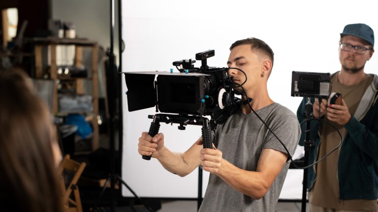 Benefits-of-hiring-a-corporate-video-production-company-on-business